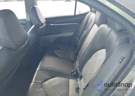 2018 Toyota Camry Xle z USA, uszkodzony, nr VIN 4T1B11HK9JU093608